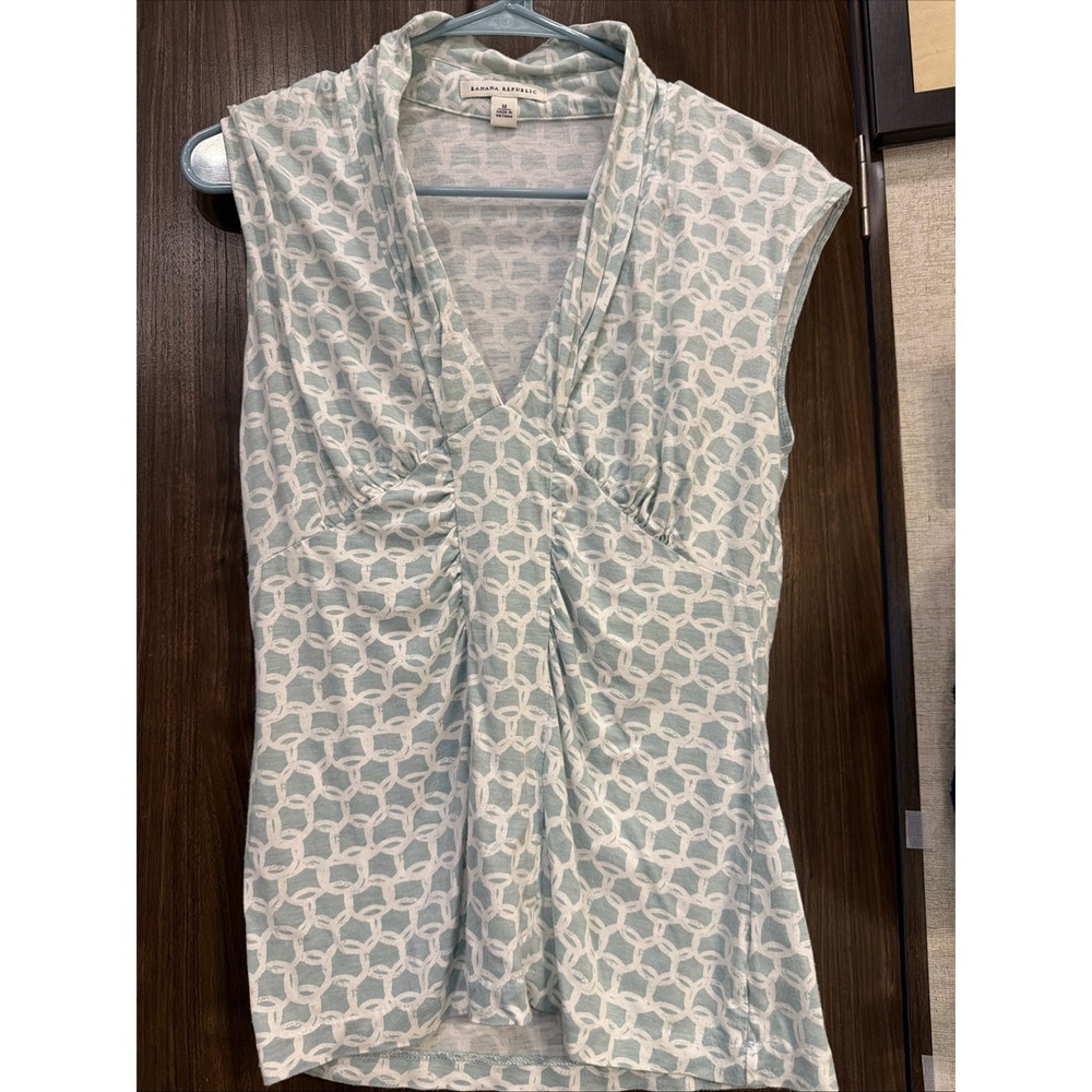Banana Republic Women's Green & White Print,  V-Neck Sleeveless Blouse, M